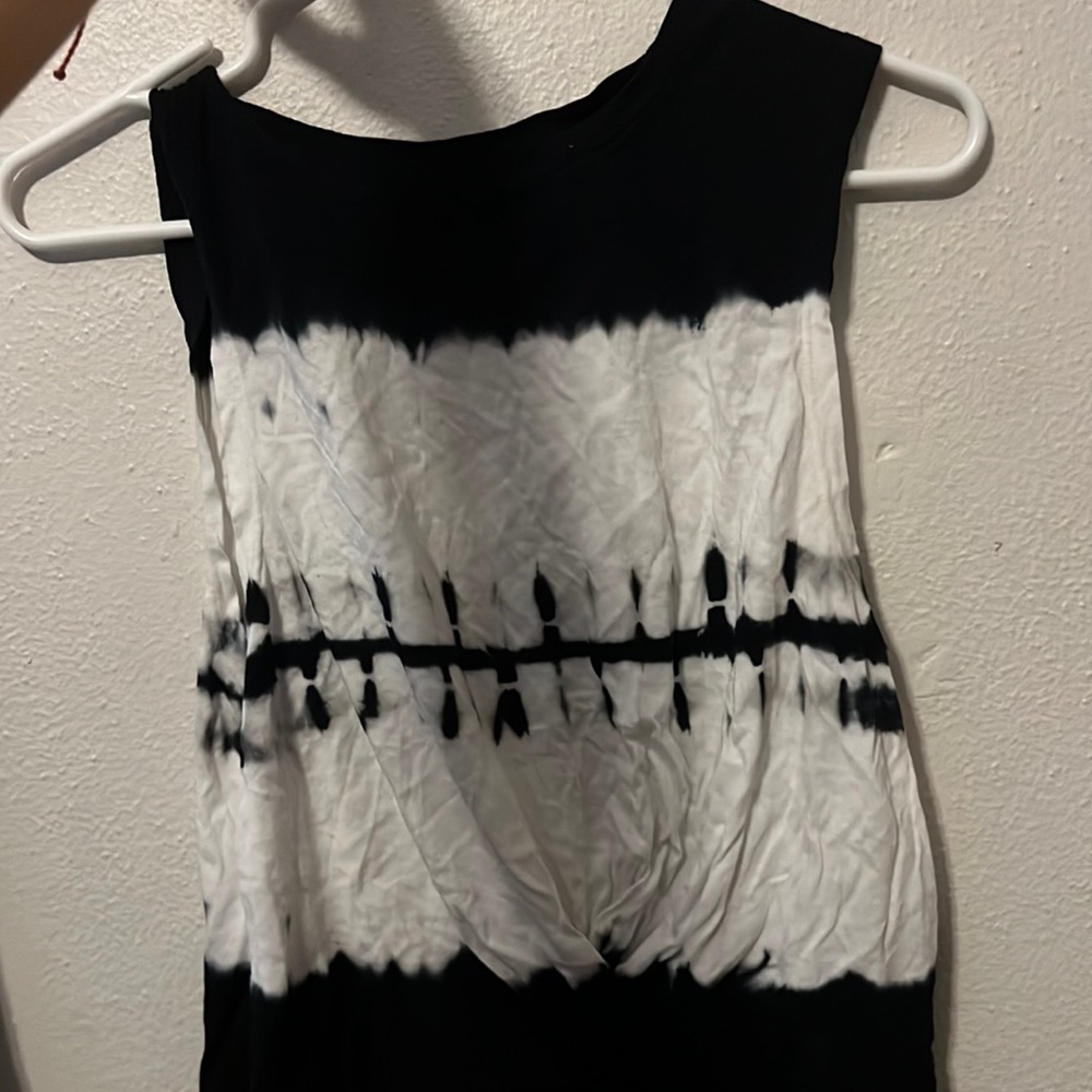 Tied tank black and white